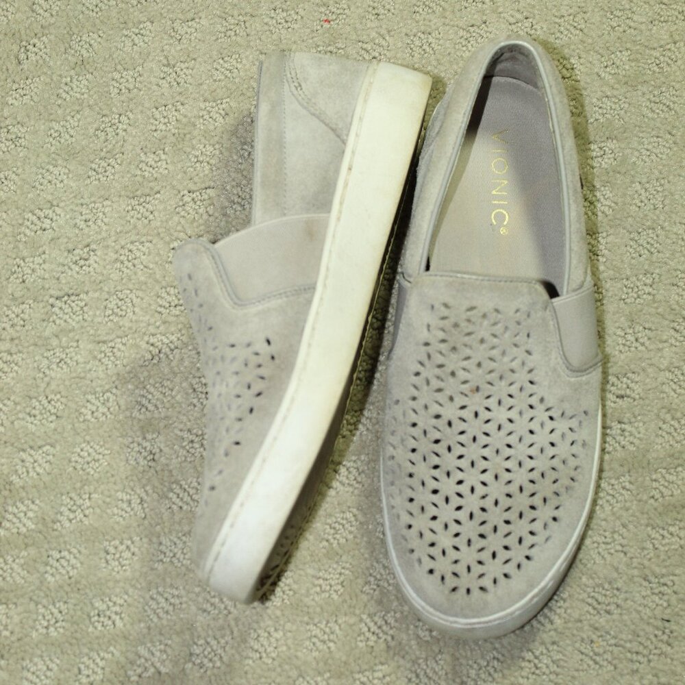 Vionic KANI Loafers Wm Size 7 Slip On Laser Cut Suede Sneaker Comfort Shoes Gray